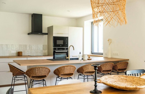 Premanon Apartment | Gîte de charme avec vue panoramique dans une ferme en pierre rénovée