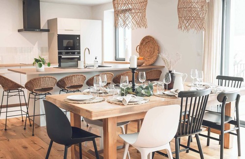 Premanon Apartment | Gîte de charme avec vue panoramique dans une ferme en pierre rénovée