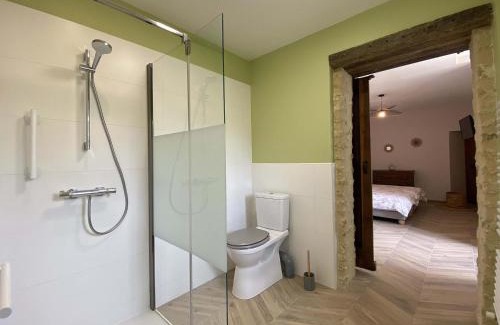 La Mesniere House | Gîte familial de charme pour 13 pers. avec cheminée historique, terrasse, jardin et 3 salles d'eau. - FR-1-497-209