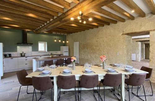 La Mesniere House | Gîte familial de charme pour 13 pers. avec cheminée historique, terrasse, jardin et 3 salles d'eau. - FR-1-497-209