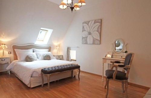 Coulonges-sur-Sarthe House | Gîte familial avec jardin, proche chemins de randonnée, idéal pour 12 pers. avec salle de réception - FR-1-497-118