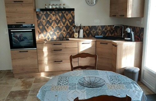 Mormoiron Apartment | Gîte sous le Chêne Vert/Ideal for cyclists and hikers/Free private parking