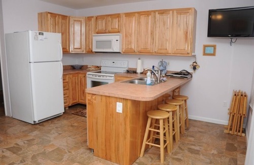 Hawthorne House | Gainesville Area Lakefront Home (Riley Lake) CANOE JONBOAT KAYAKS Unlimited Wifi