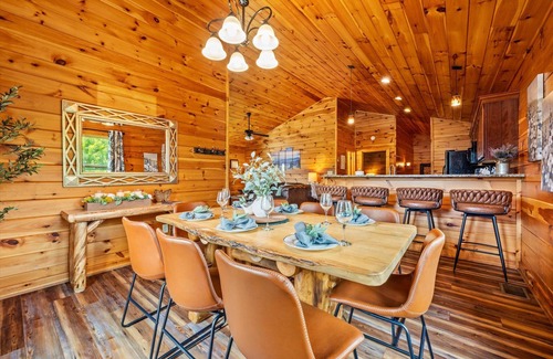 Pigeon Forge Resort | Game Room~ HotTub~ Dollywood 3 Miles~Outdoor Pool