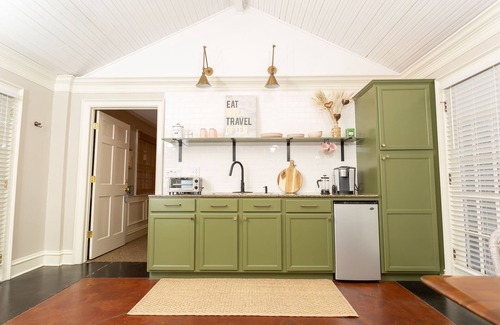 Indianapolis Cottage | Garden Cottage - INDY/CARMEL/DWNTWN/MONON TRAIL/GRAND PARK