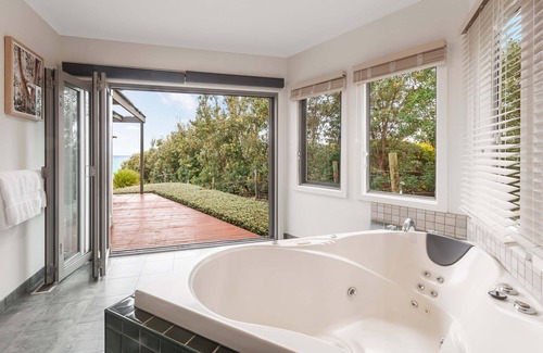 Apollo Bay Villa | Garden Villas with partial ocean views, 50 meters from beach