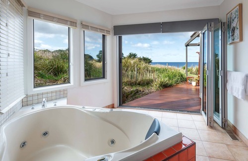 Apollo Bay Villa | Garden Villas with partial ocean views, 50 meters from beach