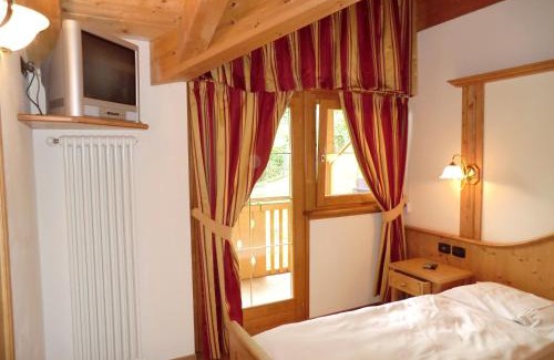 Bocenago Hotel | Garnì Costa Verde