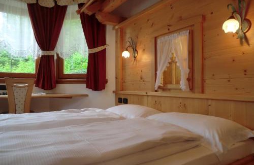 Bocenago Hotel | Garnì Costa Verde