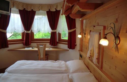 Bocenago Hotel | Garnì Costa Verde