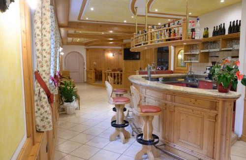Bocenago Hotel | Garnì Costa Verde