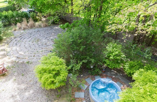 Garrison House | Garrison Gem Pool Sauna Hot Tub Steam