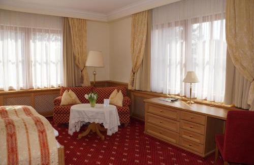 Hall In Tirol Hotel | Gartenhotel Maria Theresia