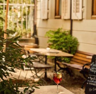 Vorstadte Hotel | Gast - und Kulturhaus Der Teufelhof Basel