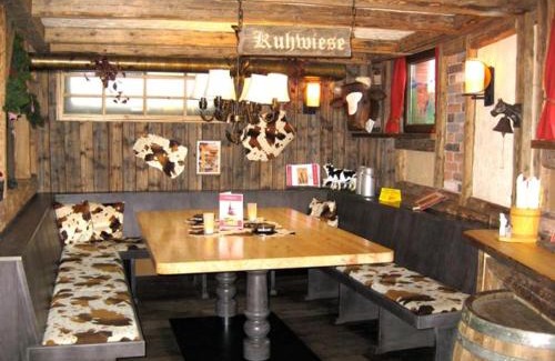 Eimelrod Apartment | Gasthof-Ferienwohnung Zur Zweere