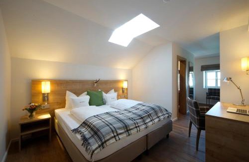 Flintsbach A. Inn Hotel | Gasthof-Hotel Dannerwirt