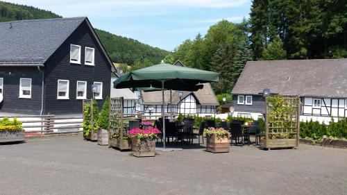 Gellinghausen Hotel | Gasthof Zwilling