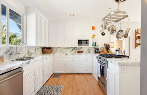 Historic Tennis Club House | Gated Estate 'San Jacinto Cottage' - Walk to Downtown