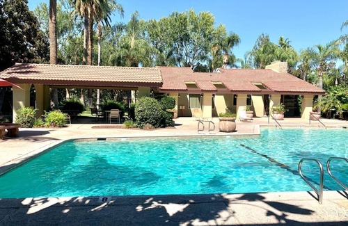 Downtown Condo | Gated, Private, Safe, Clean Upstairs Condo-Hospitals Nearby