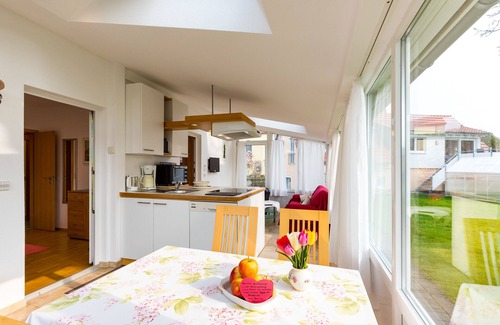 Ueberlingen Apartment | Gemütliche Ferienwohnung mit Wintergarten am Bodensee, Großem Garten, Wlan