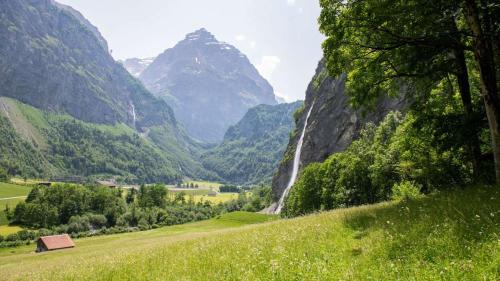 Glarus Sued House | Gemütliche Ferienwohnung Bergzyt - oder Bed and Breakfast , Tradition trifft Gemütlichkeit - Ski und Wandergebiet