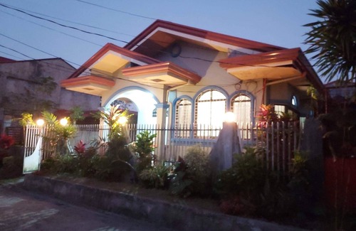 Daet House | GemHouse-12 min to the beach with nearby restaurant , malls & tourist attraction