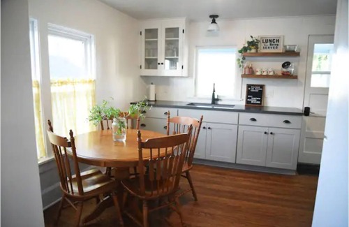 Wayne County Other | Get away from it all @ The Painter's Cottage