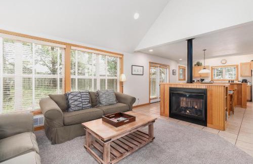 Shorepine Village House | Getaway