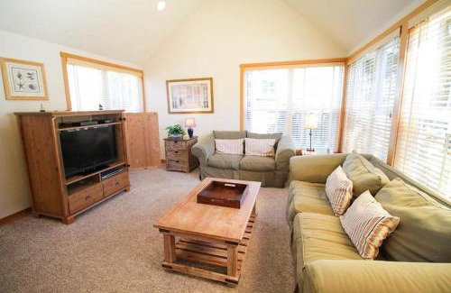 Shorepine Village House | Getaway