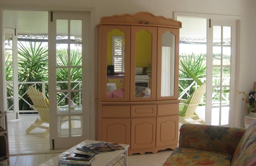 Merlin Bay Cottage | Gingerbread Cottage 2 bed with pool, seaviews, Nr Holetown St. James