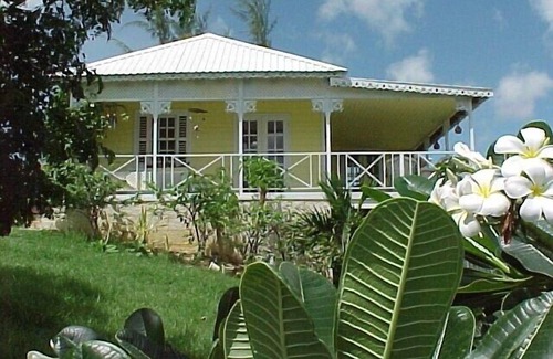 Merlin Bay Cottage | Gingerbread Cottage 2 bed with pool, seaviews, Nr Holetown St. James