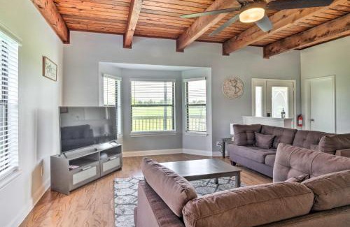 Garfield House | Gingerland Ranch in Del Valle Game Room and Porch