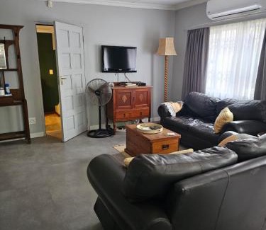 White River Apartment | Giraffe's Rest, Self Catering Studio Apartment