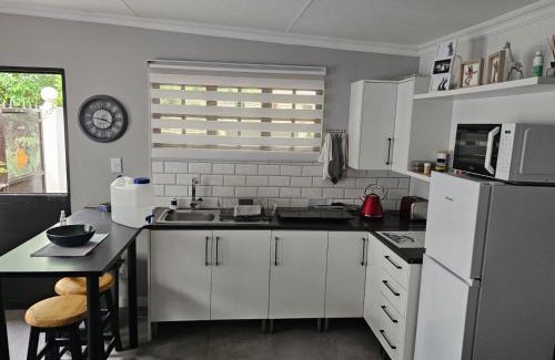 White River Apartment | Giraffe's Rest, Self Catering Studio Apartment