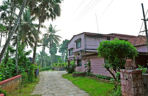 Mudigere Villa | GiriDarshini Homestay - Pool, Falls, 3BH & Estate