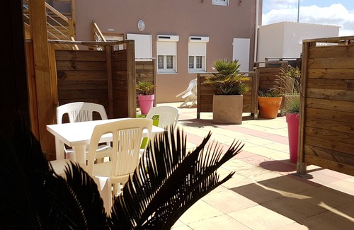 Les Sables d'Olonne Cottage | GITE 4 people patio view