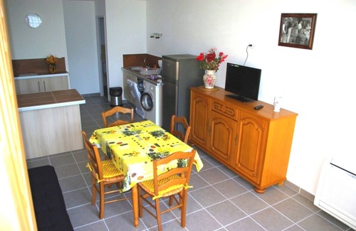 Saint-Saturnin-les-Avignon Cottage | Gite 2/3 persons in Provence, 10 km from Avignon.