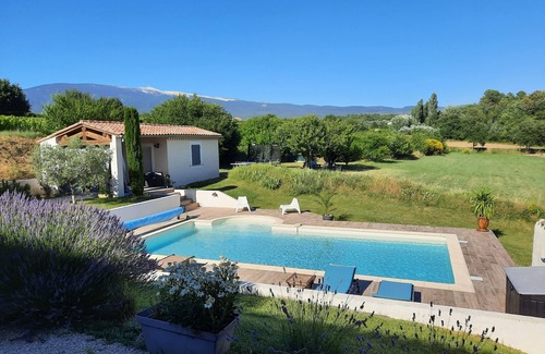 Mormoiron House | Gîte 'Les Vignes', heated swimming pool, breathtaking view at the foot of Mt Ventoux
