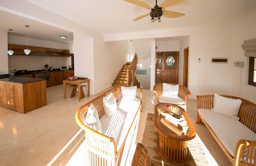 Glacis House | Glacis: Beach-front self-catering Villa