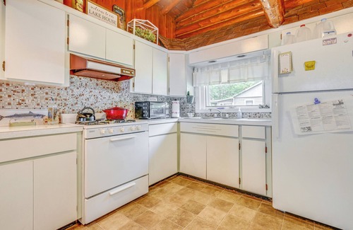 Gladwin Cottage | Gladwin Lakefront Cottage w/Deck, Grill!