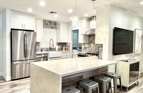 Juanita Y Olmo Frontier Place House | GLAM RESORT STYLE LUXURY IN OLD TOWN SCOTTSDALE. DUAL PRIMARY BDRMS. HEATED POOL