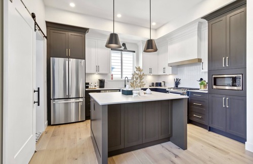 Willoughby House | Glamorous, Luxurious & Brand New 4 Bedroom House, Near Vancouver, Pet Friendly