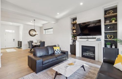 Willoughby House | Glamorous, Luxurious & Stylish Family Home, Near Vancouver