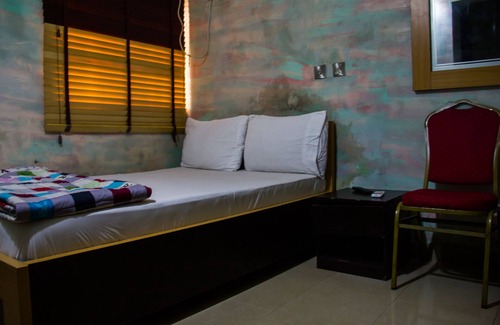 Ojokoro Hotel | Glasshouse Hotel and Suites