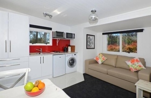 Glenbervie Cottage | GLENBERVIE COTTAGES- Puke Cottage Trendy 1 bedroom