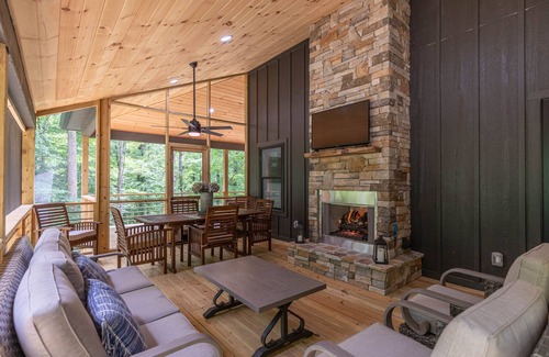 Frank House | Golden Pines at Linville Falls Mtn Club - Pet friendly, fantastic cabin with fenced yard, disc golf