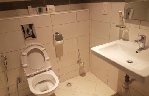 Ibadan Cabin | Golden Tulip lbadan - Deluxe Room