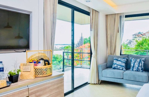 Bang Lamung Hotel | Golden Tulip Pattaya Beach Resort