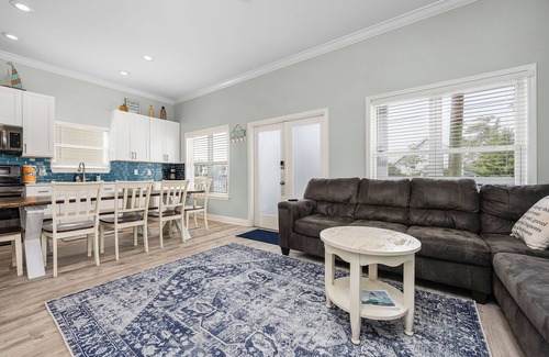 Crystal Beach House | GOLF CART, PRIVATE POOL, PET FRIENDLY, VERY CLEAN, CLOSE TO BEACH