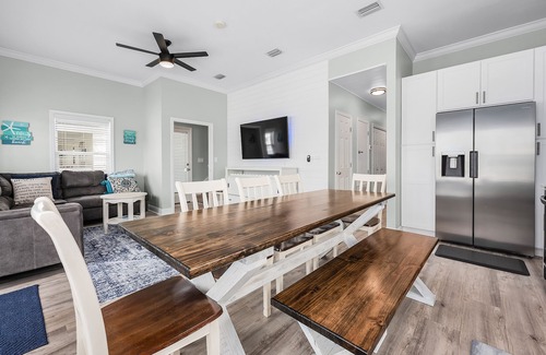 Crystal Beach House | GOLF CART, PRIVATE POOL, PET FRIENDLY, VERY CLEAN, CLOSE TO BEACH